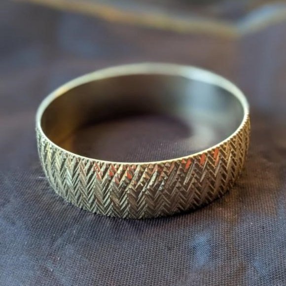 Mod Gold-tone Cut-Brass Bangle Bracelet Substantial Elegant Vintage Atomic Age - Picture 4 of 16